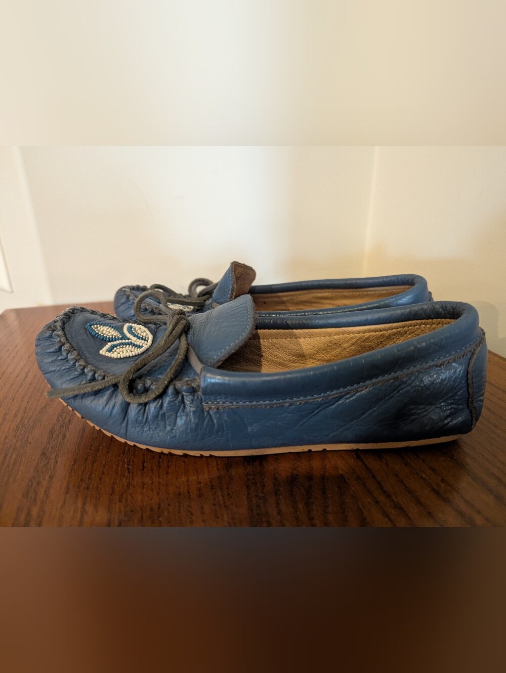 Manitoba Moccasins, Coronet Blue Unlined Turtle Sole Size 7 Geometric Beading